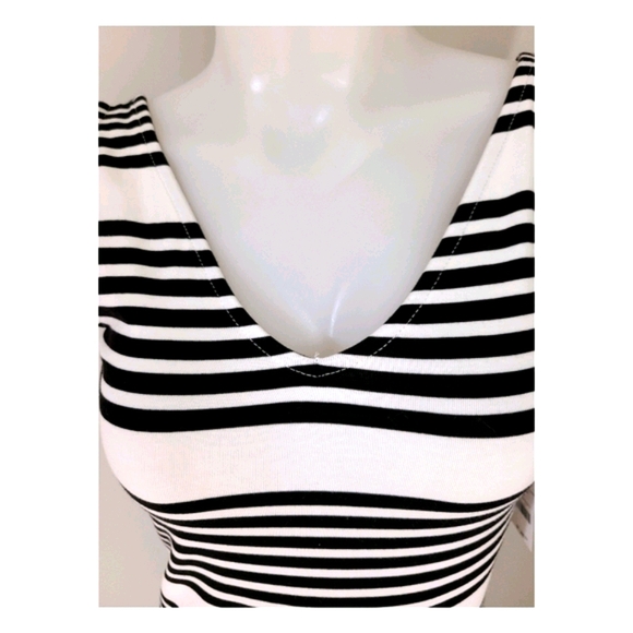 (NEW)DYNAMITE Deep V Basic Knit Dress - Picture 4 of 6